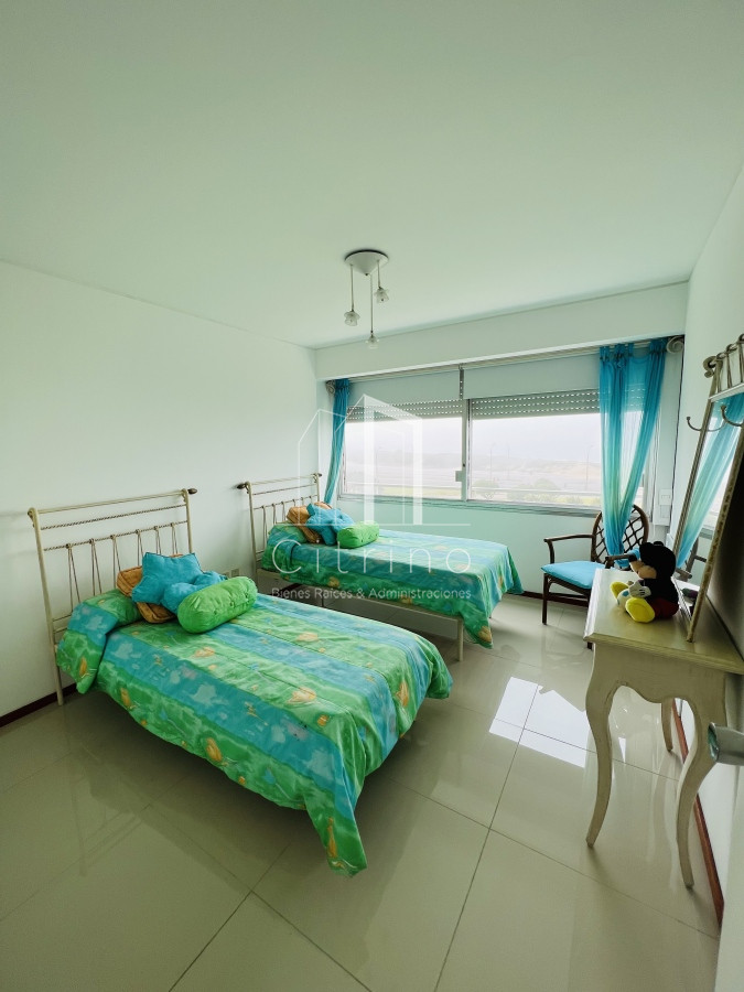 Apartamento ID.323 - Venta hermosa Planta Primera Linea Playa Brava.