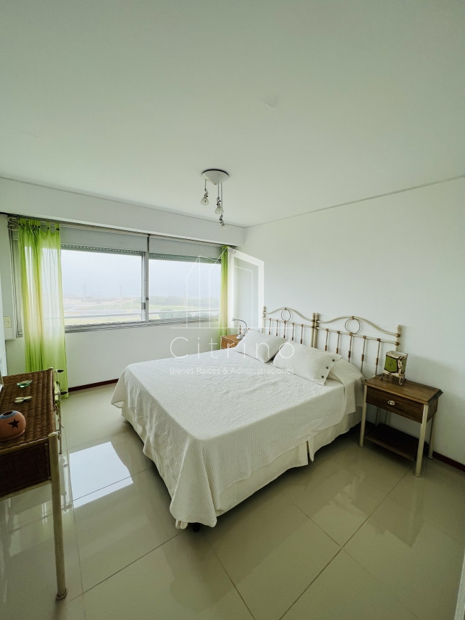 Apartamento ID.323 - Venta hermosa Planta Primera Linea Playa Brava.