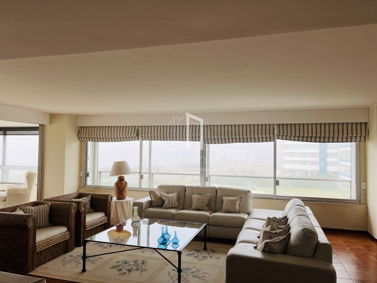 Apartamento ID.323 - Venta hermosa Planta Primera Linea Playa Brava.