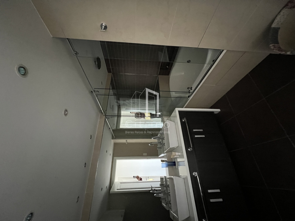 Apartamento ID.386 - Destacado Apartamento en Alquiler y Venta en Torre Imperiale I 