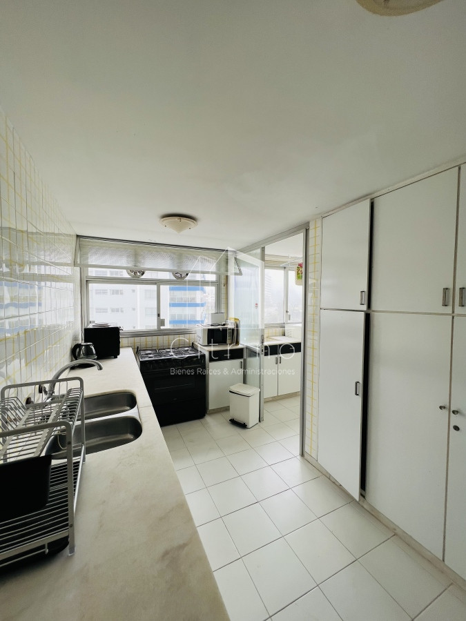 Apartamento ID.323 - Venta hermosa Planta Primera Linea Playa Brava.