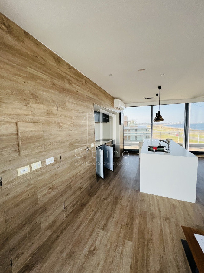 Apartamento ID.230 - Venta de Hermoso PH Duplex , con vista a Playa Mansa y Laguna del Diario Terrazas de La Laguna.
