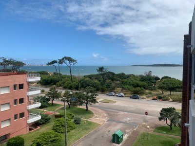 Oportunidad - Venta de  Apto en Primera Linea Playa Mansa.