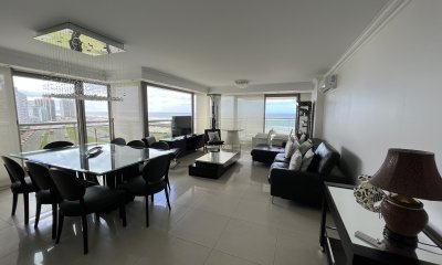 Alquiler y venta de hermosa planta en Torre Imperiale II, Playa Brava.