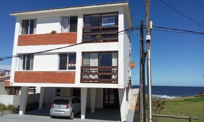 Edificio en La Paloma frente al mar.