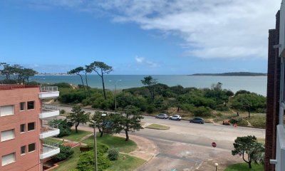 Oportunidad - Venta de  Apto en Primera Linea Playa Mansa.