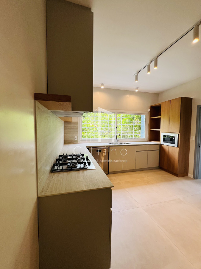 Casa ID.1386 - Venta de Casa Espectacular Zona Faro-Punta del Este.