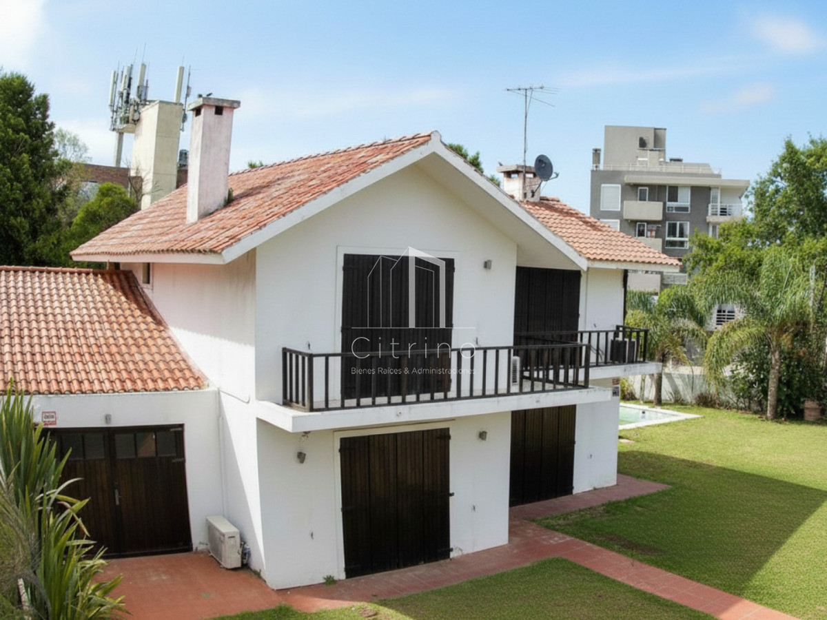 Casa ID.2110 - Alquiler casa Playa Mansa-Punta del Este.