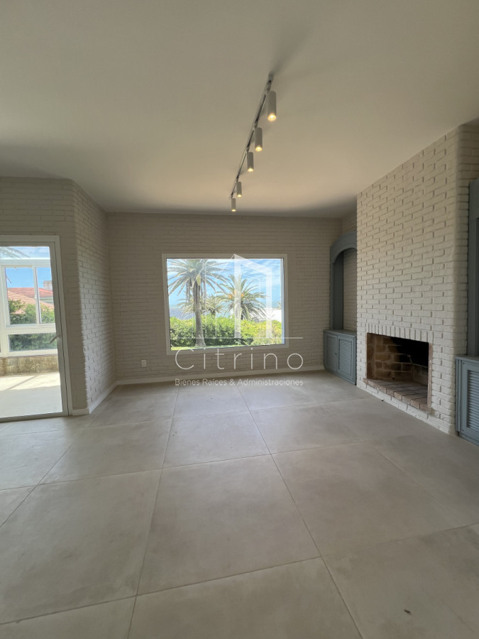 Casa ID.1386 - Venta de Casa Espectacular Zona Faro-Punta del Este.
