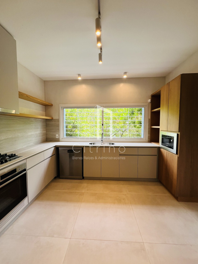 Casa ID.1386 - Venta de Casa Espectacular Zona Faro-Punta del Este.