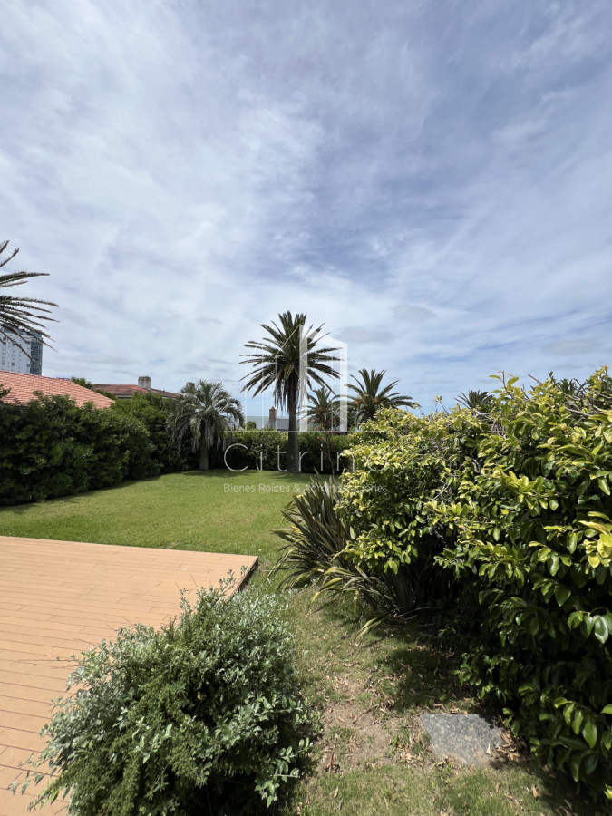 Casa ID.1386 - Venta de Casa Espectacular Zona Faro-Punta del Este.