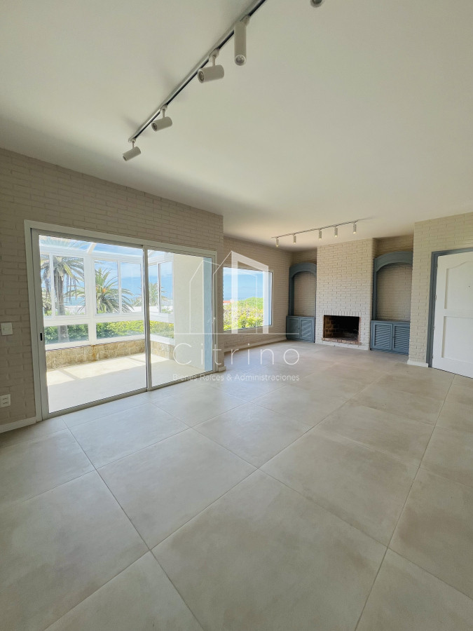 Casa ID.1386 - Venta de Casa Espectacular Zona Faro-Punta del Este.
