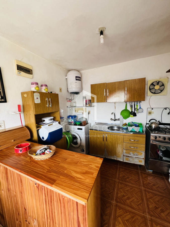 Casa ID.2104 - Casa en Venta a media cuadra Boulevard Artigas - Ideal para Renta.