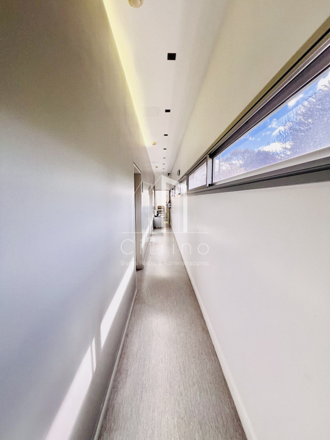 Casa ID.1980 - Clinica en Venta en Avenida Córdoba.