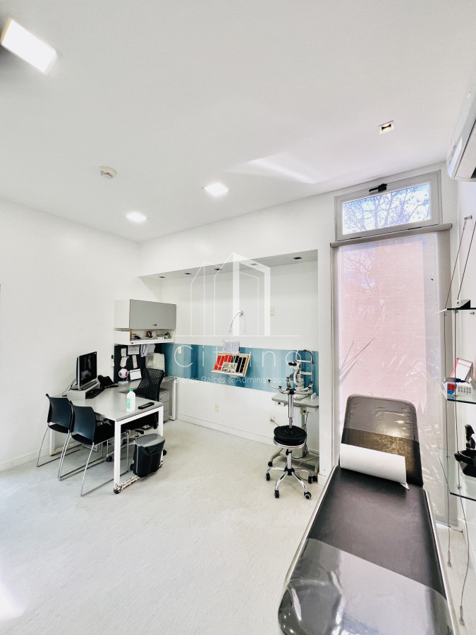 Casa ID.1980 - Clinica en Venta en Avenida Córdoba.