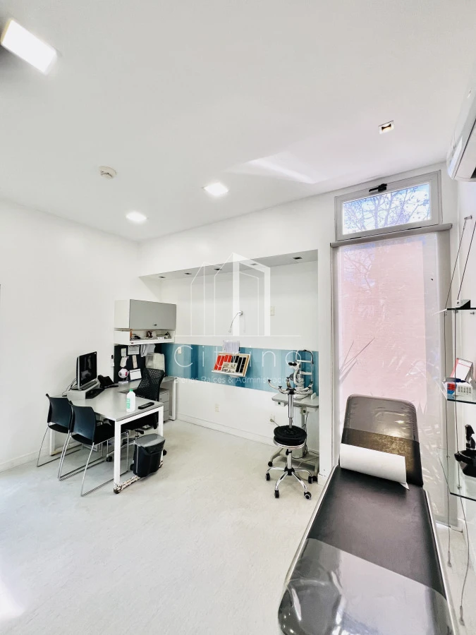 Casa ID.1980 - Clinica en Venta en Avenida Córdoba.