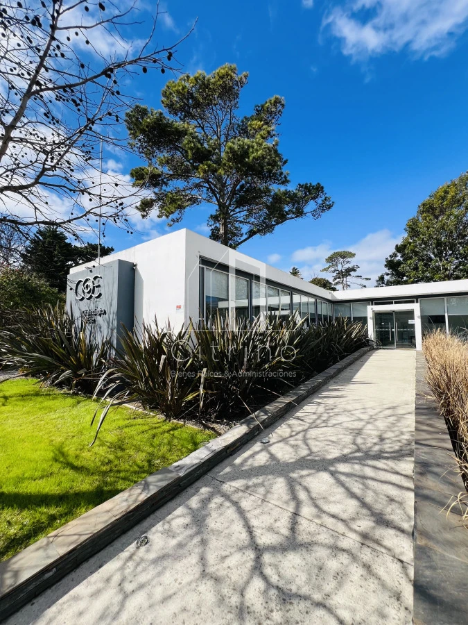 Casa ID.1980 - Clinica en Venta en Avenida Córdoba.