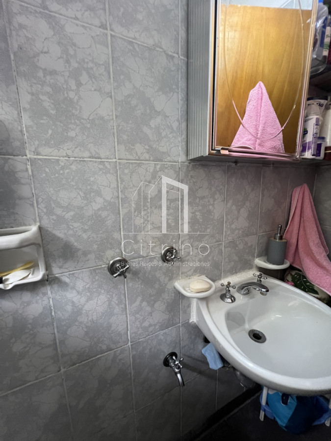 Casa ID.2104 - Casa en Venta a media cuadra Boulevard Artigas - Ideal para Renta.