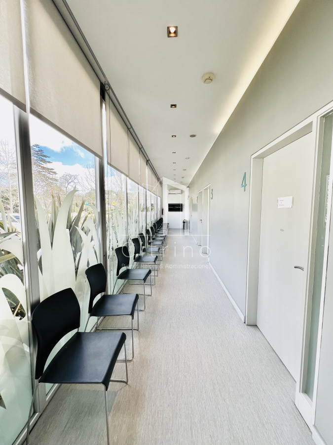 Casa ID.1980 - Clinica en Venta en Avenida Córdoba.