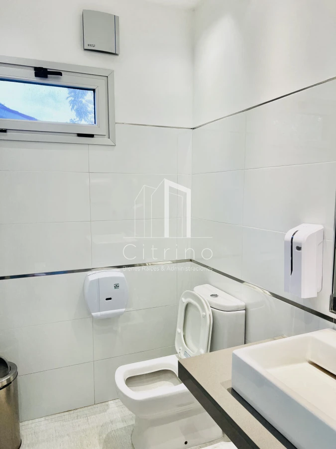 Casa ID.1980 - Clinica en Venta en Avenida Córdoba.