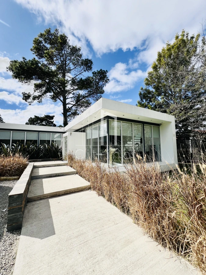 Casa ID.1980 - Clinica en Venta en Avenida Córdoba.