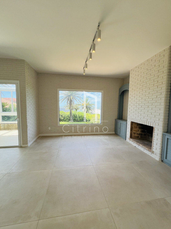 Casa ID.1386 - Venta de Casa Espectacular Zona Faro-Punta del Este.