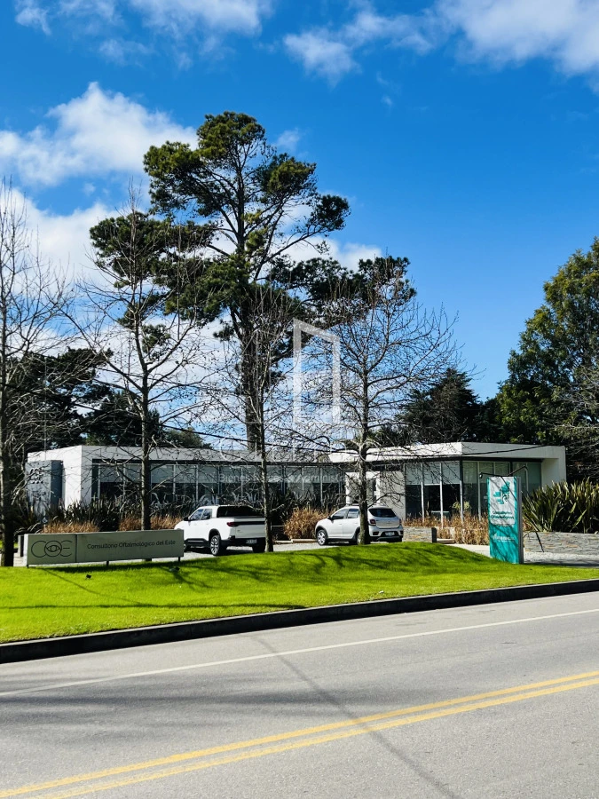 Casa ID.1980 - Clinica en Venta en Avenida Córdoba.