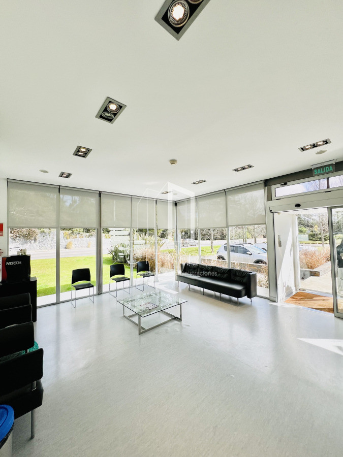 Casa ID.1980 - Clinica en Venta en Avenida Córdoba.