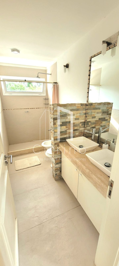 Casa ID.2011 - Alquiler y Venta de Casa en Barrio Residencial.