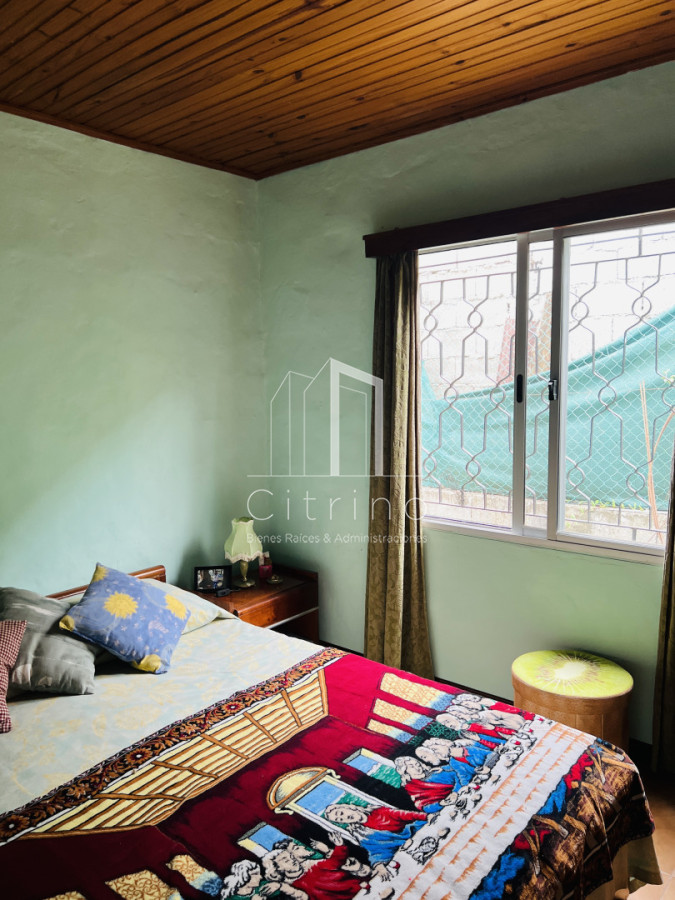Casa ID.2104 - Casa en Venta a media cuadra Boulevard Artigas - Ideal para Renta.