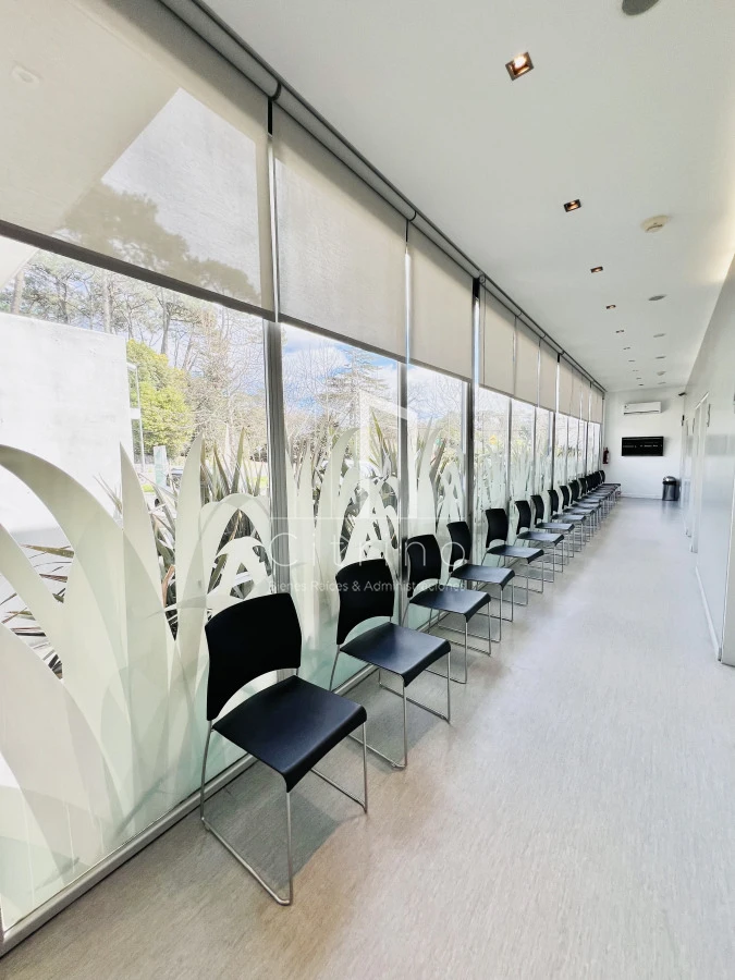 Casa ID.1980 - Clinica en Venta en Avenida Córdoba.