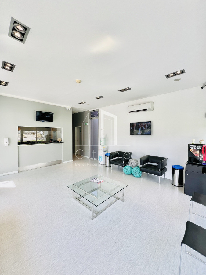 Casa ID.1980 - Clinica en Venta en Avenida Córdoba.