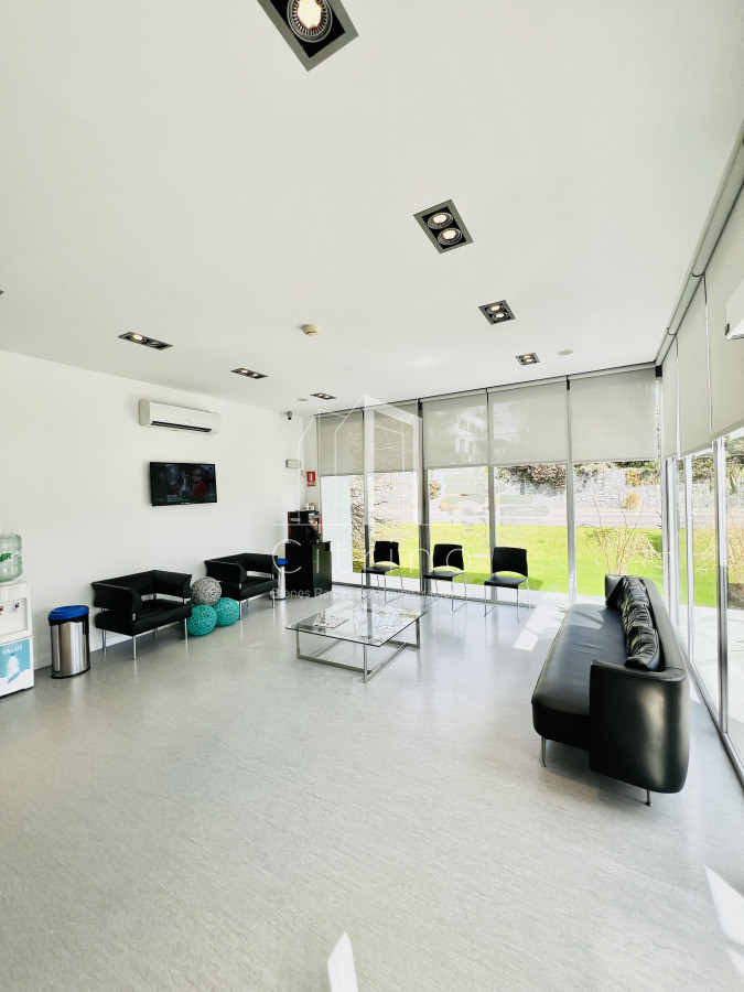 Casa ID.1980 - Clinica en Venta en Avenida Córdoba.