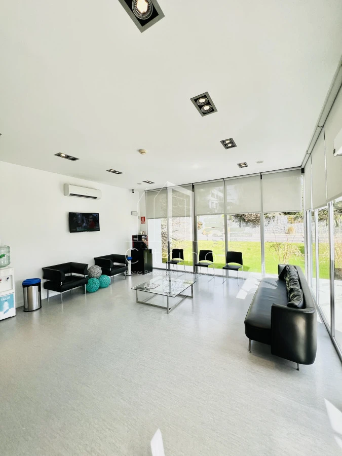 Casa ID.1980 - Clinica en Venta en Avenida Córdoba.