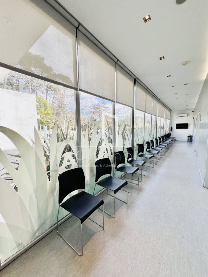 Casa ID.1980 - Clinica en Venta en Avenida Córdoba.