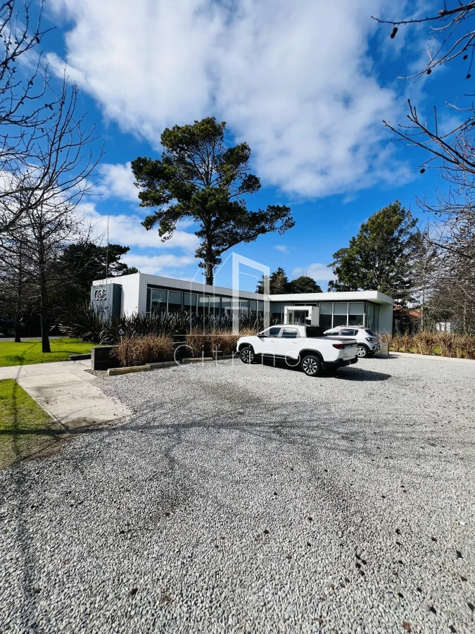 Casa ID.1980 - Clinica en Venta en Avenida Córdoba.