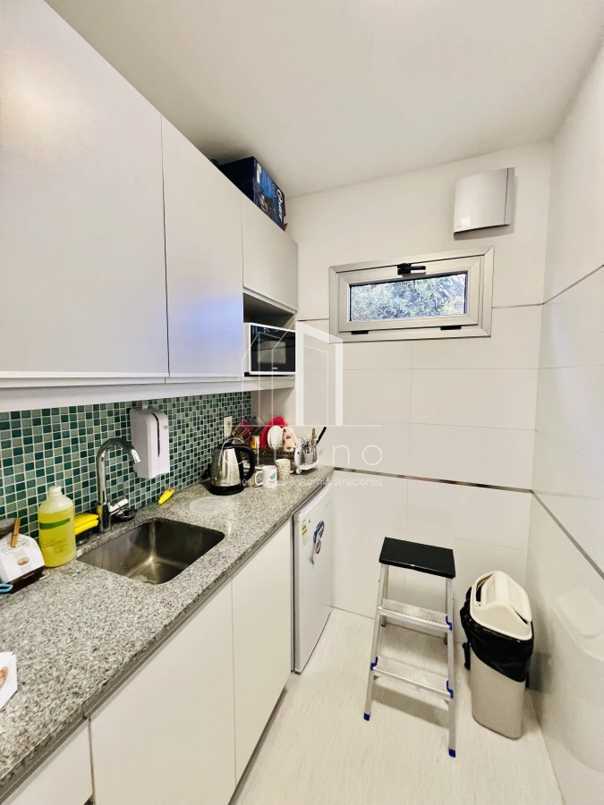 Casa ID.1980 - Clinica en Venta en Avenida Córdoba.