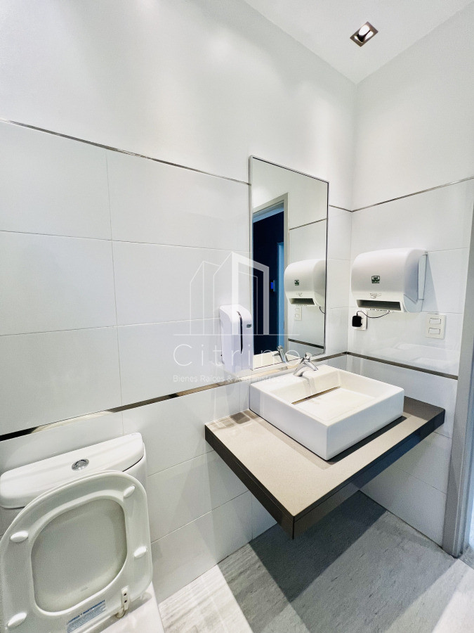 Casa ID.1980 - Clinica en Venta en Avenida Córdoba.