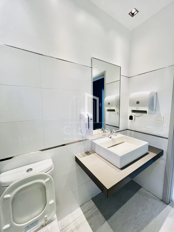 Casa ID.1980 - Clinica en Venta en Avenida Córdoba.