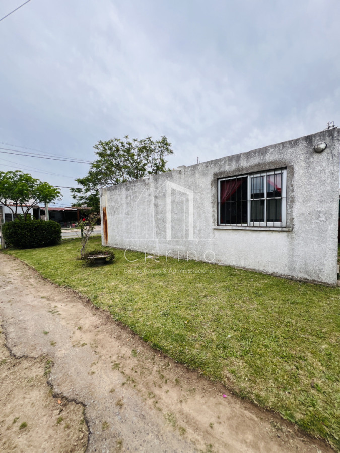 Casa ID.2104 - Casa en Venta a media cuadra Boulevard Artigas - Ideal para Renta.