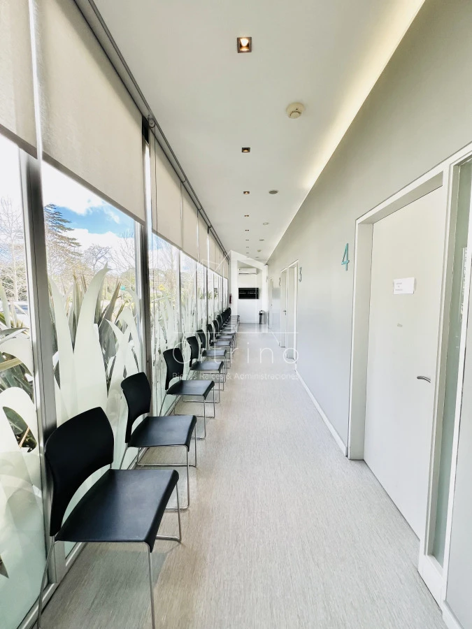 Casa ID.1980 - Clinica en Venta en Avenida Córdoba.