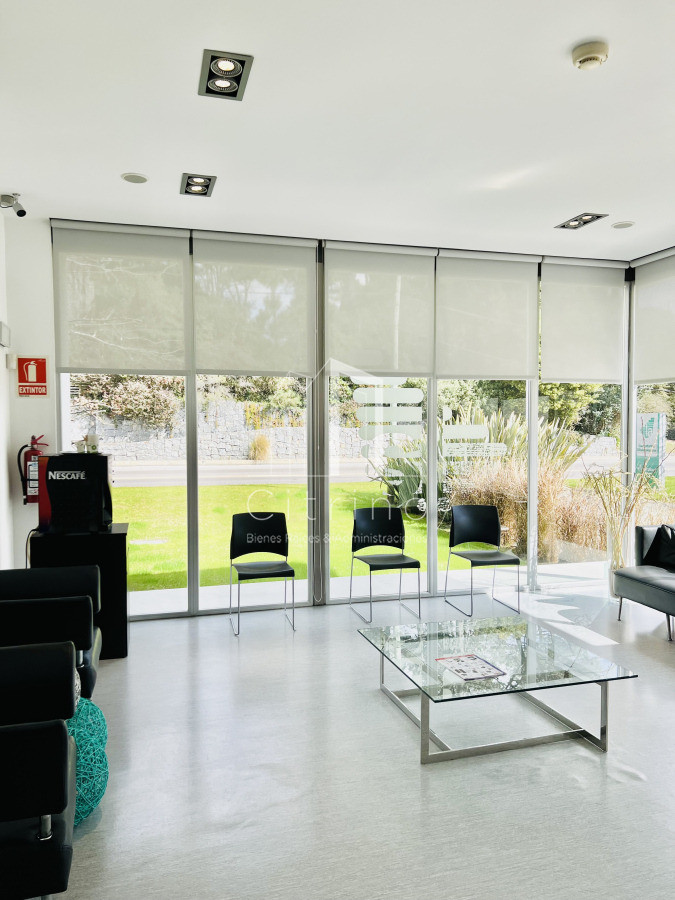 Casa ID.1980 - Clinica en Venta en Avenida Córdoba.