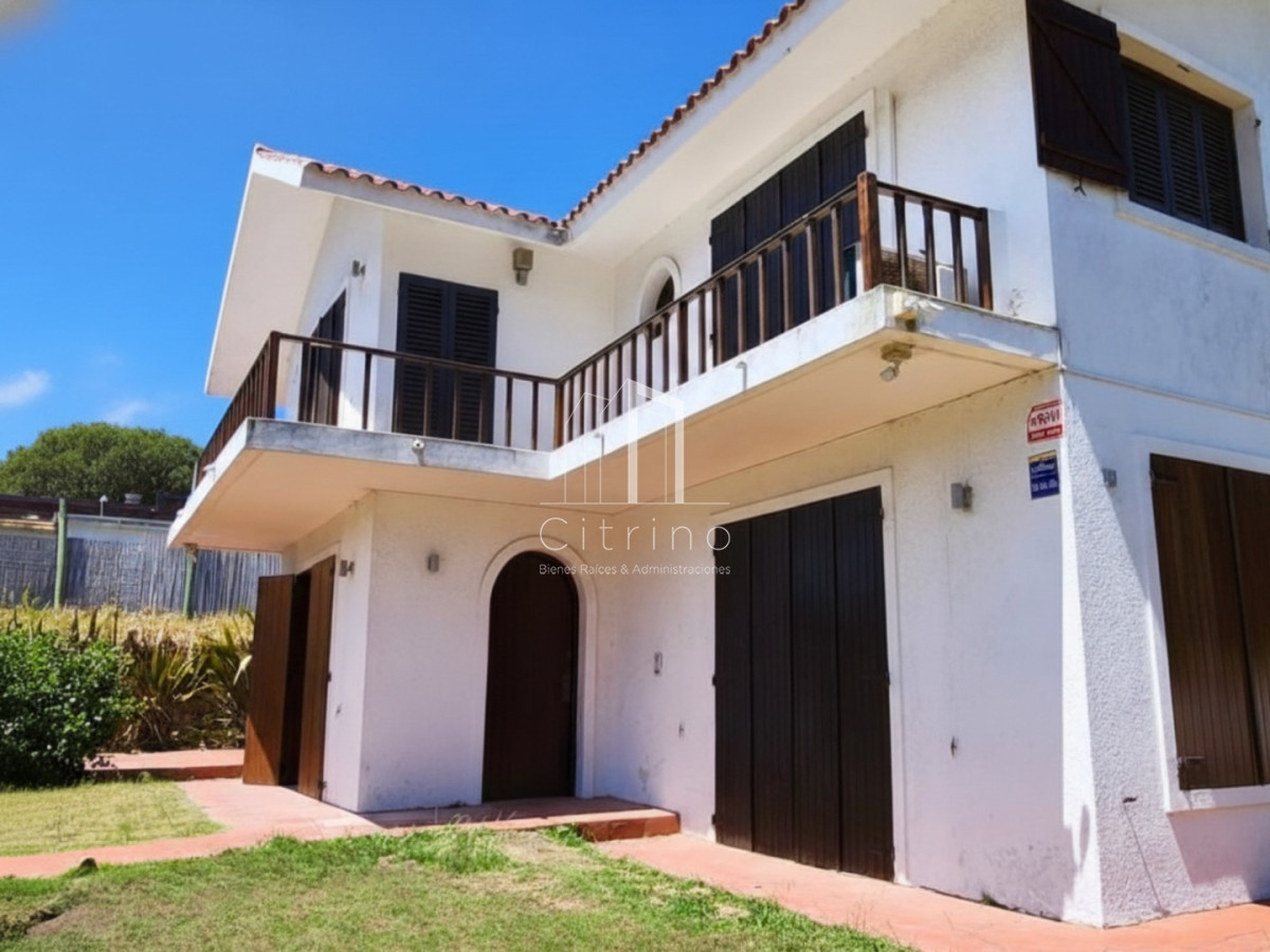 Casa ID.2110 - Alquiler casa Playa Mansa-Punta del Este.