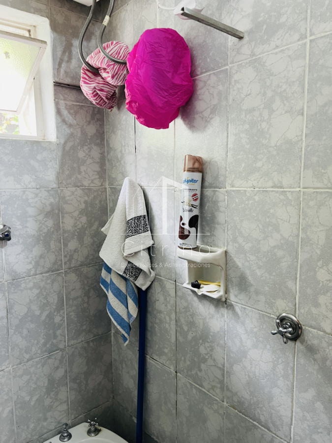 Casa ID.2104 - Casa en Venta a media cuadra Boulevard Artigas - Ideal para Renta.