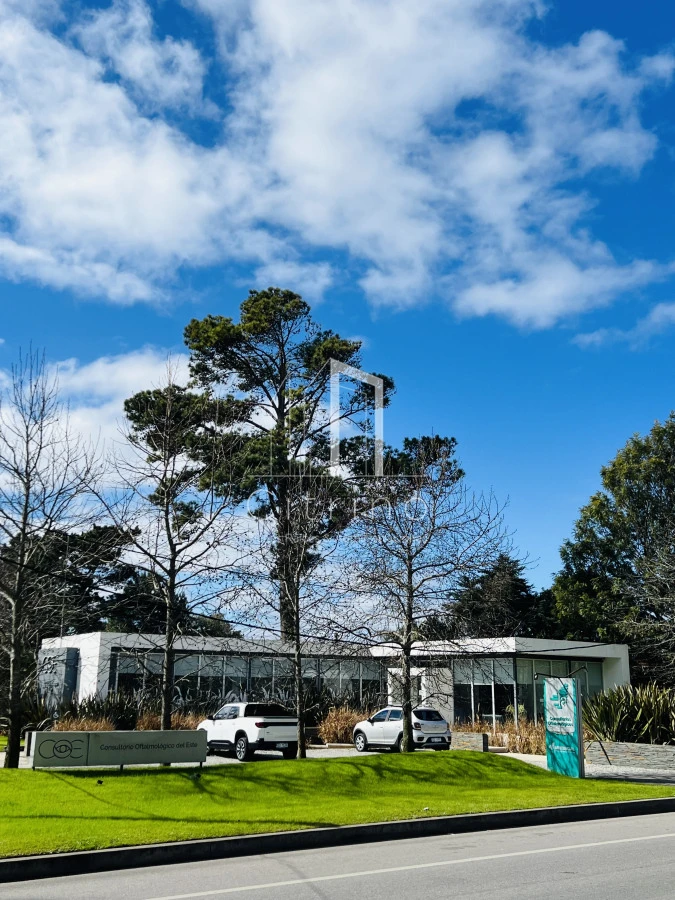 Casa ID.1980 - Clinica en Venta en Avenida Córdoba.