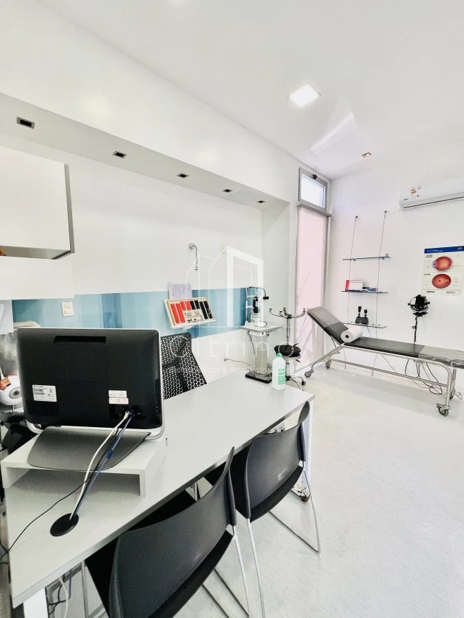 Casa ID.1980 - Clinica en Venta en Avenida Córdoba.