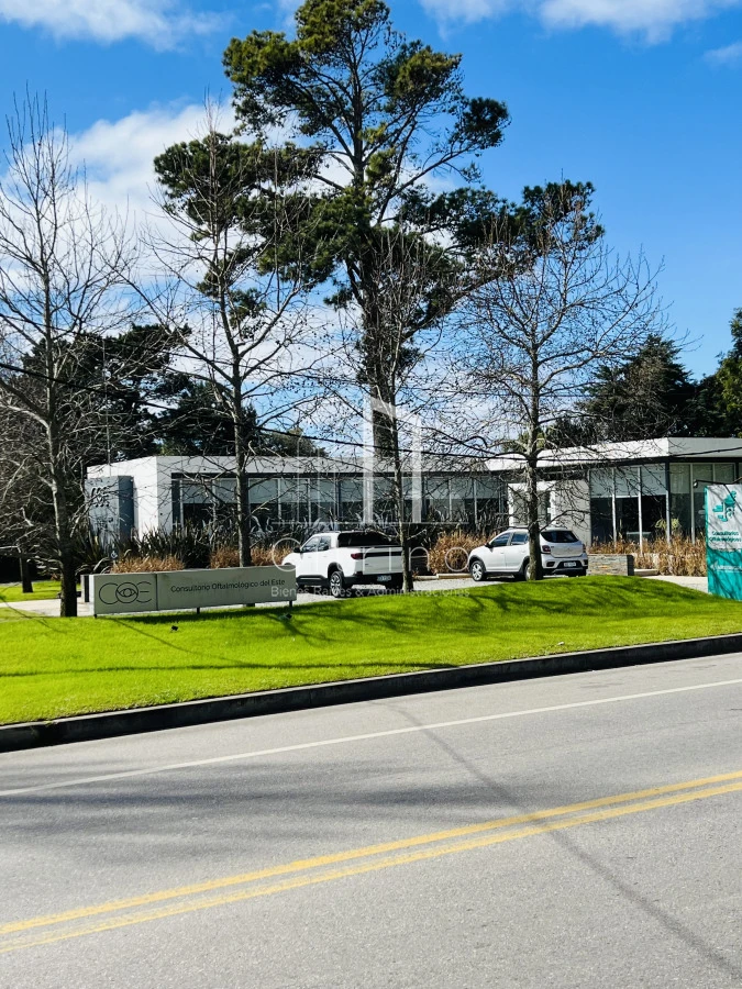 Casa ID.1980 - Clinica en Venta en Avenida Córdoba.