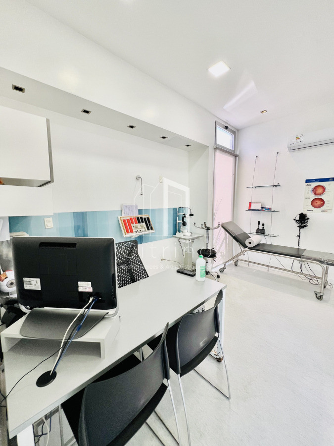 Casa ID.1980 - Clinica en Venta en Avenida Córdoba.