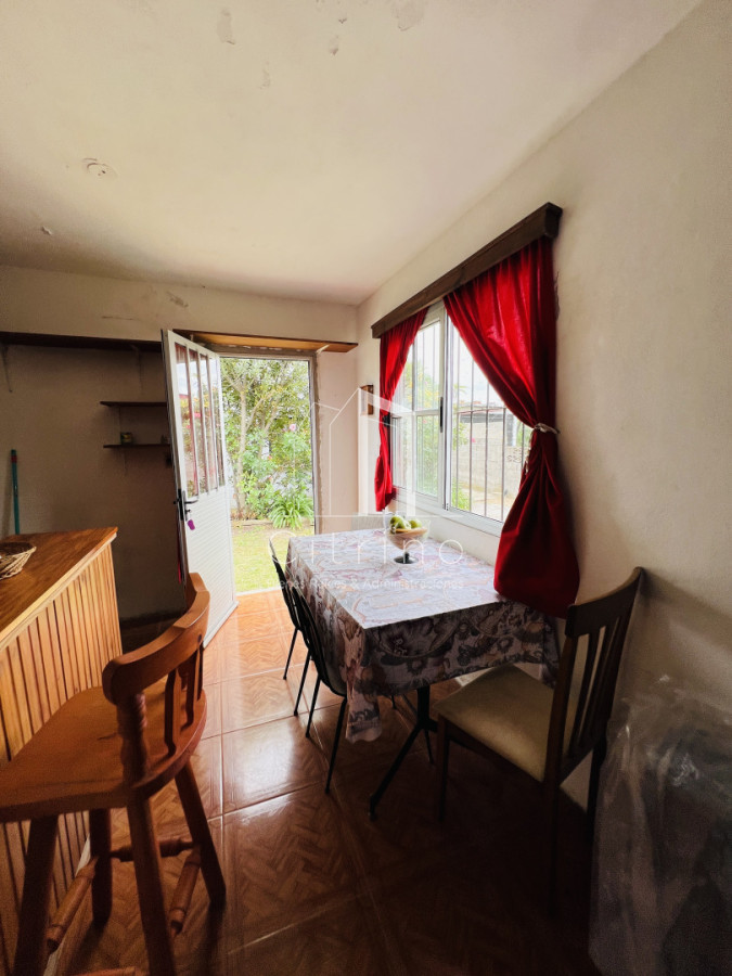 Casa ID.2104 - Casa en Venta a media cuadra Boulevard Artigas - Ideal para Renta.