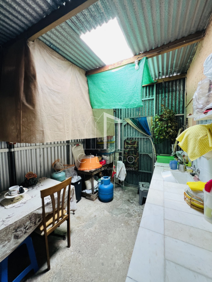 Casa ID.2104 - Casa en Venta a media cuadra Boulevard Artigas - Ideal para Renta.